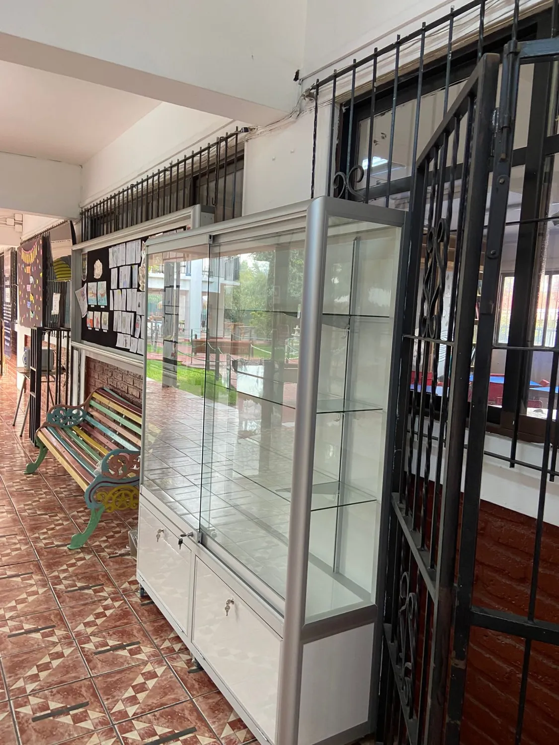 Vitrinas y Estantes — Diario Mural Comercial Provendi (foto 6)